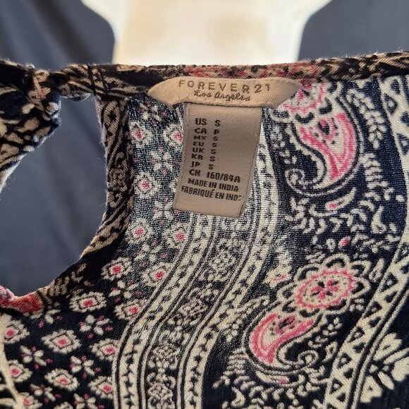 Women's FOREVER 21 Black Pink Floral Paisley Knit Top Lace Trim Size S Cropped - Picture 4 of 4